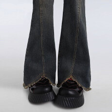 批发学生春日外穿时尚显瘦裤子女2026复古微喇设计感裤脚毛边牛仔长裤