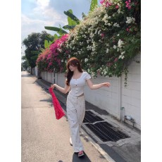 批发白色百搭时髦小花刺绣直筒<b class='q'>牛仔裤</b>女2026夏季高腰宽松显瘦阔腿裤