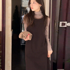 批发法式气质小香风圆领咖色连衣裙套装女2026秋冬新款复古宽松<b class='q'>背心裙</b>