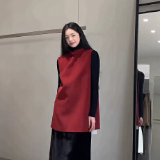批发巨好看的新中式国风盘扣红色背心女秋季洋气显瘦叠穿无袖<b class='q'>马甲</b>上衣