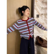 批发初秋蓝色条纹刺绣针织开衫外套女<b class='q'>春秋</b>设计感小众宽松短款长袖上衣