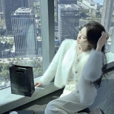 批发抖音天猫品质白色水貂绒针织开衫女小个子<b class='q'>短款</b>宽松高级感<b class='q'>毛衣</b>外套