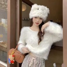 批发纯色温柔风水貂毛套头<b class='q'>毛衣</b>女秋季圆领宽松软糯针织长袖上衣