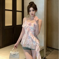 批发甜辣风粉色碎花荷叶边吊带背心女夏季新款收腰显瘦绝美挂脖上衣女