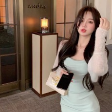 批发性感纯欲风吊带裙子高级感气质女神范挂脖<b class='q'>连衣裙</b>女夏季2026新款