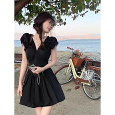 批发法式小个子赫本风V领黑色<b class='q'>连衣裙</b>女2026夏季设计感小众小黑裙短裙