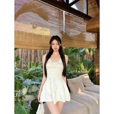 批发白色<b class='q'>镂空</b>花纹吊带连衣裙女夏季气质修身针织裙子显瘦收腰a字短裙