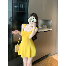 批发姜黄色方领针织收腰连衣裙<b class='q'>女</b>夏季<b class='q'>修身</b>露腰包臀裙子辣妹风气质短裙