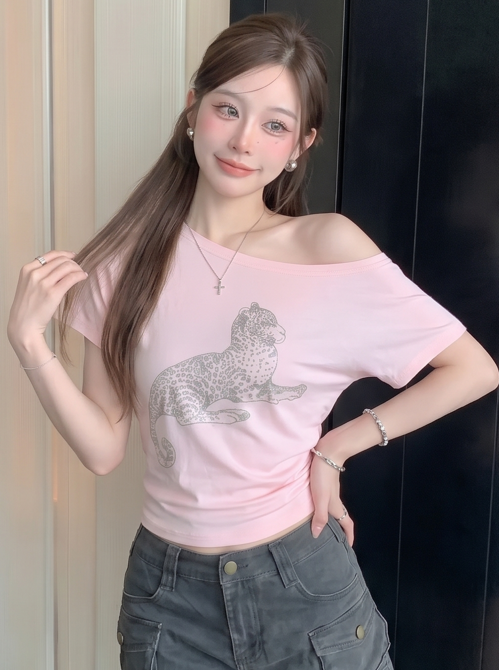 BY27641# 人棉辣妹风粉色印花斜肩短袖T恤女夏季设计感百搭宽松显瘦短上衣 服裝批發女裝批發服飾貨源
