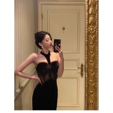 批发戈芙瑅 性感挂脖丝绒<b class='q'>连衣裙</b>女2025早秋新款蕾丝拼接黑色礼服长裙