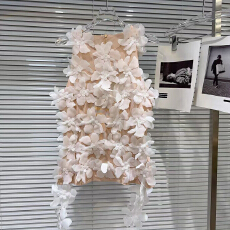 批发网红同款2026春季新款走秀款小众个性立体<b class='q'>雪纺</b>花设计网纱背心上衣