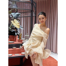 批发赵三观 米色斜肩不对称法式复古花边<b class='q'>连衣</b>裙女夏新款设计感短<b class='q'>裙裤</b>