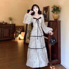 批发法式气质方领碎花连衣裙女收腰茶歇裙2026春<b class='q'>夏</b>新款度假风桔梗长裙