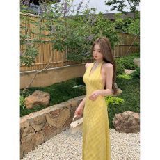 批发法式v领黄色格子挂脖连衣裙夏季新款海边度假风<b class='q'>修身</b>收腰辣妹长裙