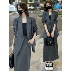 批发赫本风时尚西装套装<b class='q'>女士</b>设计感外套秋季新款半身裙<b class='q'>西服</b>显瘦两件套