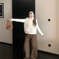 批发白色毛茸茸立领外套女秋<b class='q'>冬</b>2025超火巨好看韩系慵懒高级感坎肩开衫