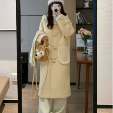 批发霍里德地图高级感超好看外套秋<b class='q'>冬</b>奶黄色牛角扣中长款呢子夹棉大衣