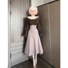 批发法式温柔风格纹拼接一字肩气质连衣裙巨好看特别漂亮小裙子2025<b class='q'>冬</b>