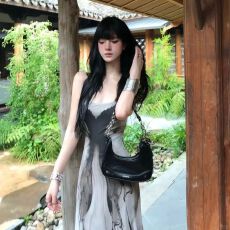 批发冷淡系独特别致裙子内搭打底水墨印花吊带连衣裙春天配大衣的裙子