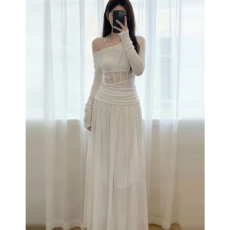 批发法式纯欲斜肩镂空<b class='q'>连衣裙</b>子女2026新款秋冬设计感收腰显瘦包臀长裙