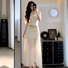 批发<b class='q'>白色</b>无袖挂脖吊带连衣裙子女装2026新款夏季西北新疆旅游度假<b class='q'>长裙</b>