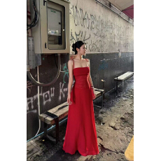 批发圣诞<b class='q'>红色</b>吊带<b class='q'>连衣裙</b>女抹胸设计感小众绝美轻奢高级感长裙