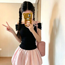 批发黑桃粉月 纯欲甜美风蝴蝶结一字肩显瘦上衣+<b class='q'>蓬蓬</b>花苞短裙两件套装