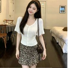 批发绝美独特温柔风漂亮超好看短袖别致T恤上衣<b class='q'>短款</b>修身显瘦<b class='q'>针织衫</b>女