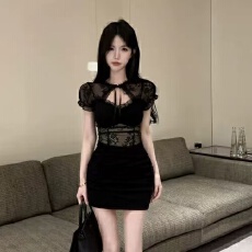批发纯欲辣妹蕾丝<b class='q'>拼接</b>镂空<b class='q'>连衣裙</b>女夏季褶皱气质收腰修身性感