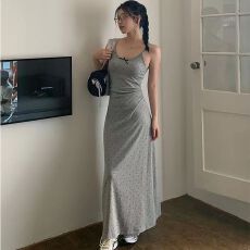 批发2026秋季<b class='q'>新款</b>灰色开衫吊带连衣裙子女一整套辣妹纯欲法式波点<b class='q'>长裙</b>