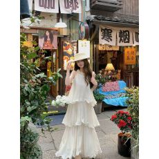 批发2026<b class='q'>新款</b>气质无袖挂脖蛋糕连衣裙夏季女高级感<b class='q'>长裙</b>子