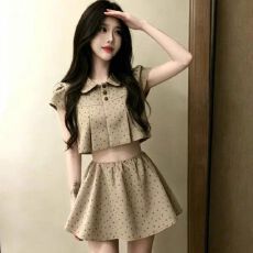 批发甜美减龄气质氛围感娃娃领设计感波点短款上衣低腰半身裙短裙套装