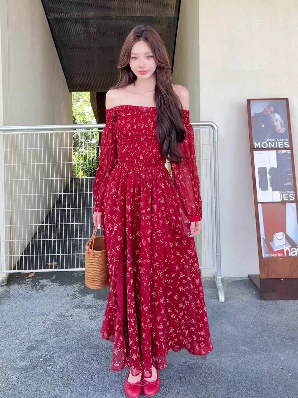 绝美不撞款红色一字肩碎花连衣裙女新款夏季海边氛围感长裙子 服裝批發女裝批發服飾貨源