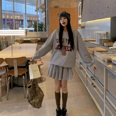 批发<b class='q'>套装</b>字母印花长袖卫衣女百褶裙半身裙两件套
