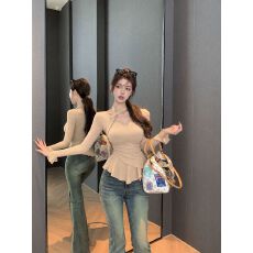 卡其色挂脖v领长袖女秋季纯欲风不规则下摆喇叭袖上衣