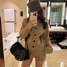 批发学院风复古翻领菱形格针织开衫<b class='q'>女</b>时尚套装高腰包臀<b class='q'>短裤</b>两件套