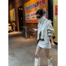 批发高端白色廓形<b class='q'>短款</b>风衣女秋季新款小个子高级感宽松外套短裙两件套