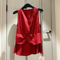 批发实拍设计感扭结V领背心女2026<b class='q'>夏</b>新款度假风修身别致无袖上衣