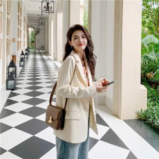 批发2025新款杏色西装外套女小个子春设计感高级韩版宽松休闲西服上衣
