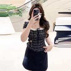 批发2026法式<b class='q'>格子</b>短袖<b class='q'>衬衫女</b>夏季设计感衬衣短款收腰方领上衣