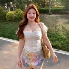 批发2026纯欲风甜辣一字肩泡泡袖上衣女时尚设计感木耳边短袖<b class='q'>衬衫</b>