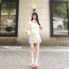 批发法式气质一字肩泡泡袖<b class='q'>衬衫</b>女夏季新款设计感小众修身显瘦短款上衣