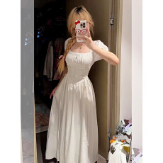 批发夏装新款<b class='q'>显瘦</b>纯欲风收腰方领连衣裙子女韩系气质高级感白色a字裙