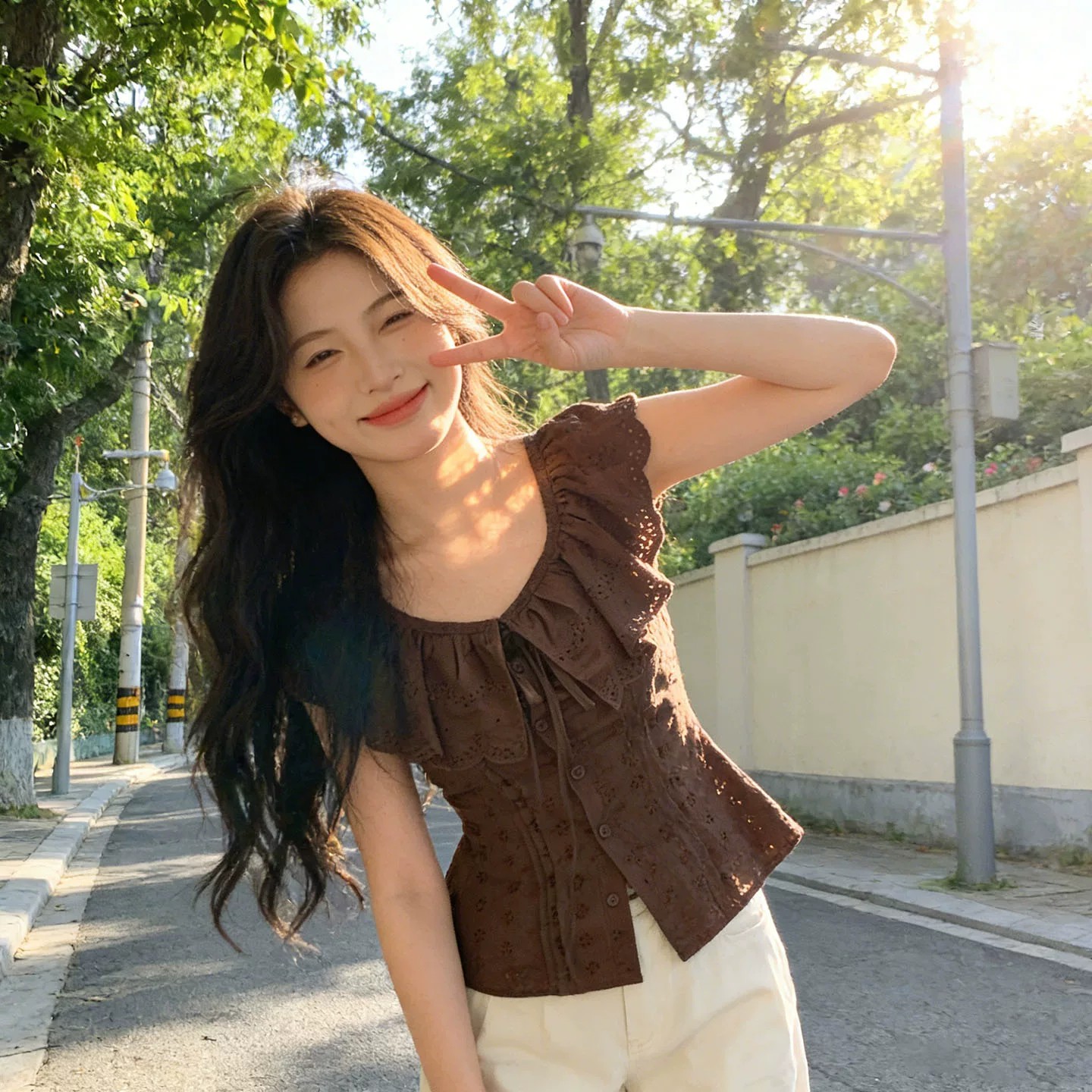 커피 색상 레트로 프릴 여성 셔츠 여름 고유 한 Chic miu 부서 작은 셔츠 자수 프린트 꼬집기 허리 위로 의류 트렌디