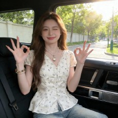 批发森系小清新蕾丝花边碎花V领<b class='q'>衬衫</b>女夏季新款气质收腰显瘦别致上衣