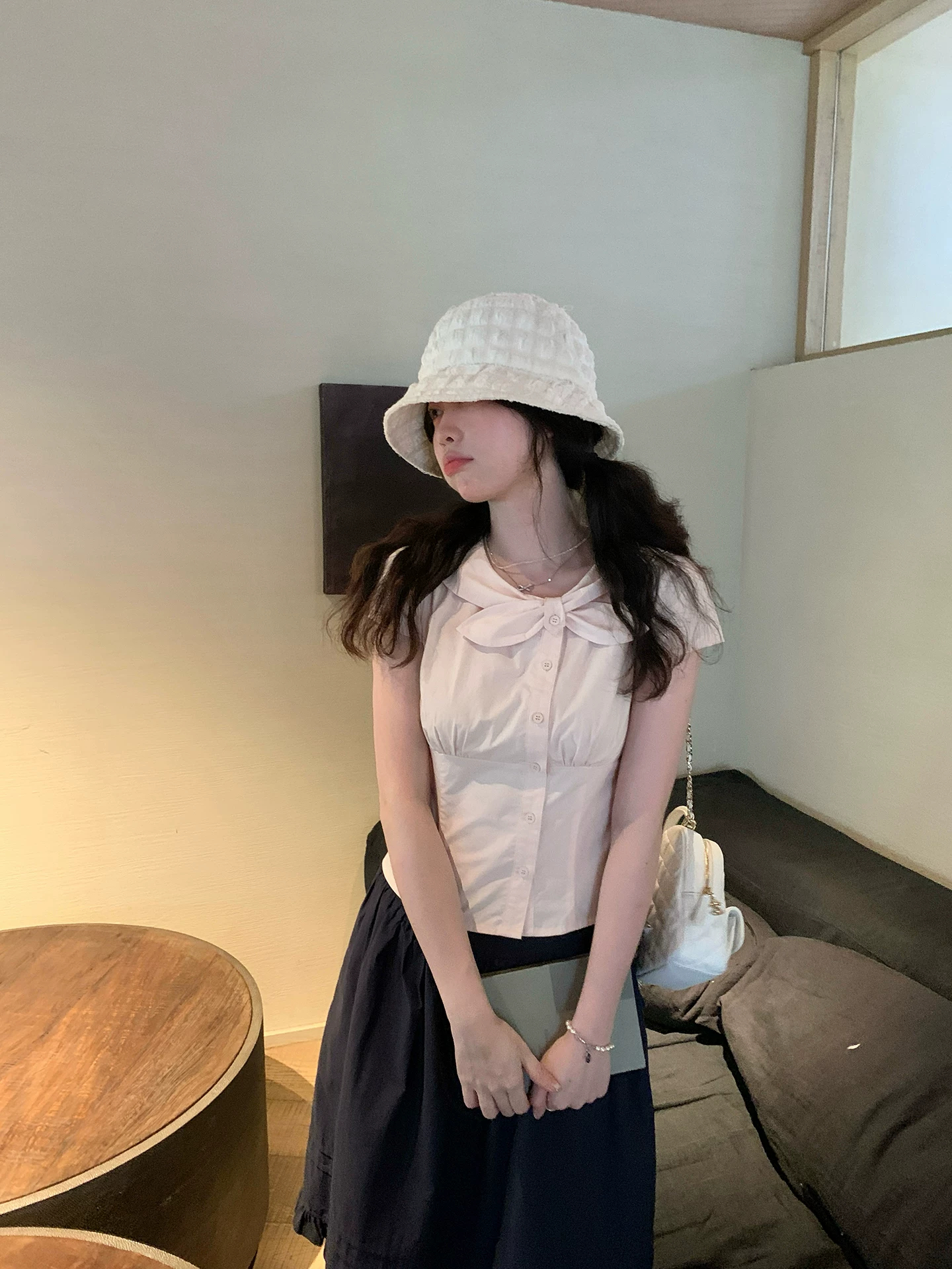 2026 새로운 여름 반팔 여성 셔츠 한 부서 라운드 넥 허리 수축 나비 넥타이 셔츠 허리 수축 슬림해 보이는 맨위