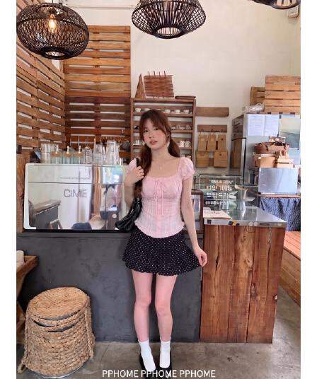 2026 여름 프랑스식 반팔 달콤함 거품 소매 나비 매듭 홀로우 아웃 광장 칼라 오프숄더 거품 소매 레이스업 셔츠
