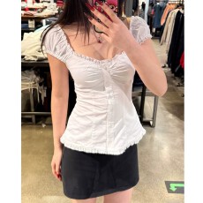 批发BM白色小飞袖上衣女夏短款荷叶边下摆收腰修身方领小海鸥短袖衬衫