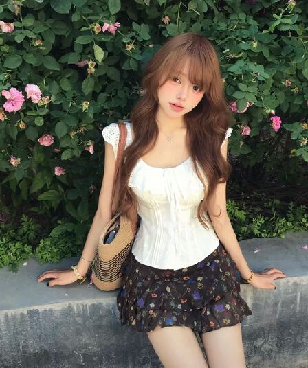 프랑스식 레트로 프릴 오프숄더 둘 착용 반팔 여성 셔츠 여름 새로운 허리 수축 슬림해 보이는 디자인 센스 맨위