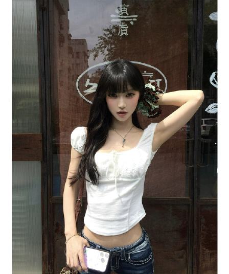 아메리칸 핫걸 광장 칼라 반팔 티셔츠 여성 여름 2026 새로운 몸매 가꾸기 순수한 욕망 레이스 스트랩 쇼트 스타일 작은 맨위